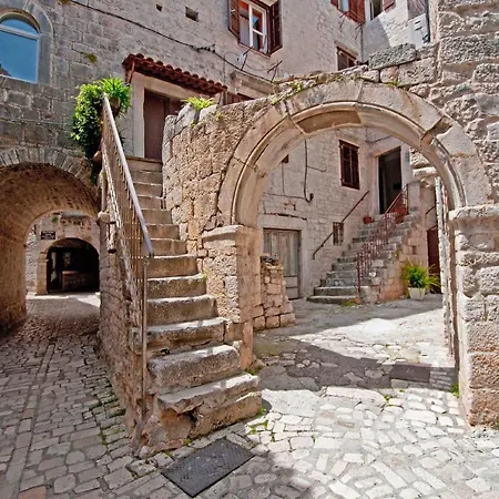 Smuketa In Haus Fuer 4-5 Personen Holiday home Trogir