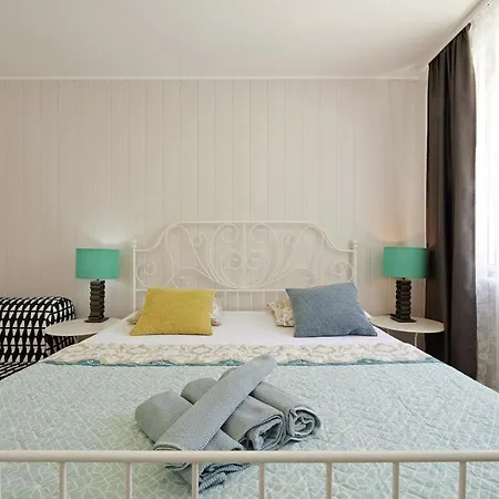 Smuketa In Haus Fuer 4 Personen * Trogir