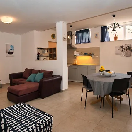 Smuketa In Haus Fuer 4-5 Personen *