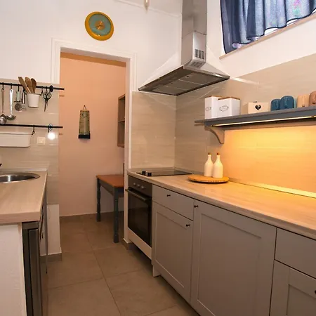 Smuketa In Haus Fuer 4-5 Personen Holiday home Trogir