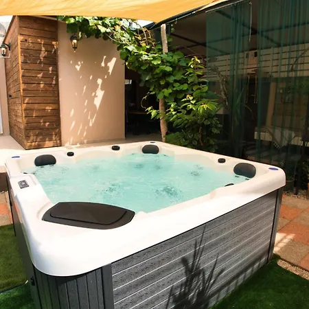 Smuketa In Haus Fuer 4-5 Personen Trogir