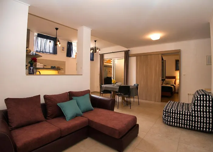 Nyaraló Smuketa In Haus Fuer 4-5 Personen *