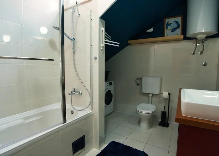 Smuketa In Haus Fuer 4-5 Personen Trogir