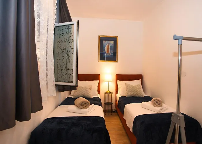 Smuketa In Haus Fuer 4-5 Personen * Trogir