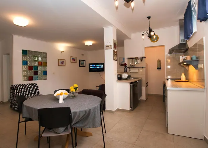 Nyaraló Smuketa In Haus Fuer 4-5 Personen *