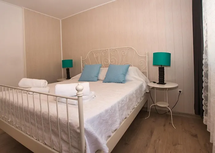 Nyaraló Smuketa In Haus Fuer 4-5 Personen *